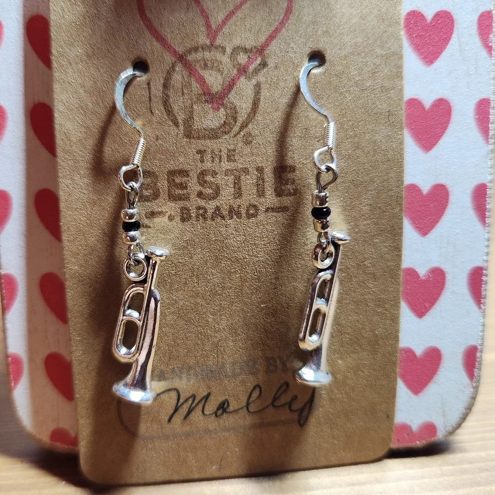 Silver in Color Trumpet Charm Dangle Black Bead Band Class Earrings 🎶